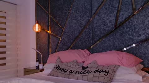 CLICK HERE  --   online show from 01-21-25, 04:58