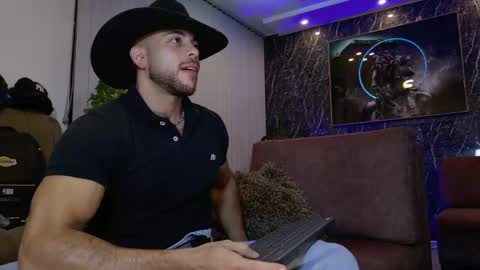 Snapshot of camilowatson chatting on 05-05-26, 01:57 Camilo Watson online show from 05-05-26, 01:57