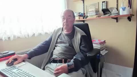 Snapshot of cammee chatting on 10-30-25, 10:49 Cammee online show from 10-30-25, 10:49