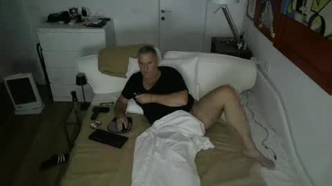 Snapshot of camunication chatting on 02-14-25, 09:21 camunication online show from 02-14-25, 09:21