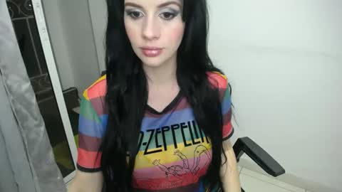 Snapshot of candacesxhot chatting on 02-24-25, 04:27 cumorsmooke online show from 02-24-25, 04:27