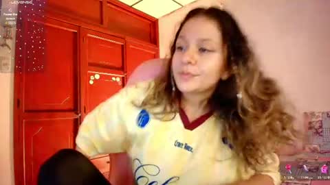 Snapshot of candase_ chatting on 06-25-26, 02:55 Candase online show from 06-25-26, 02:55