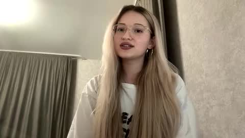 Snapshot of candelariahile chatting on 02-03-26, 04:12 candelariahile online show from 02-03-26, 04:12