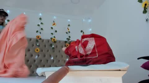 Candie  online show from 09-15-25, 11:54