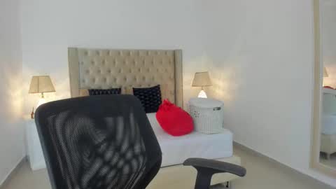 Candie  online show from 11-23-25, 11:21