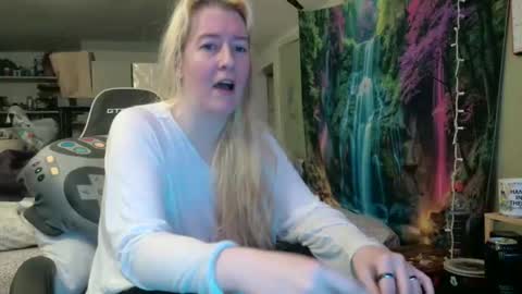 Candi online show from 05-14-26, 07:04