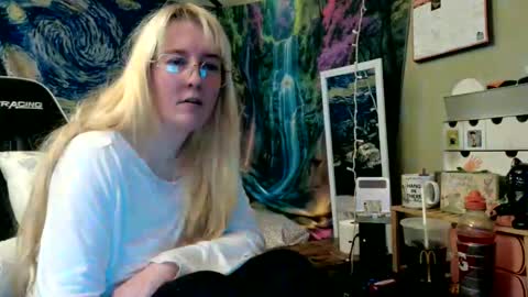 Candi online show from 05-19-26, 02:18