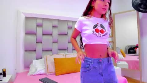 Snapshot of candy5girl chatting on 01-19-25, 11:23 Candy online show from 01-19-25, 11:23