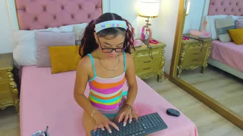 Snapshot of candy5girl chatting on 01-29-25, 10:43 Candy online show from 01-29-25, 10:43
