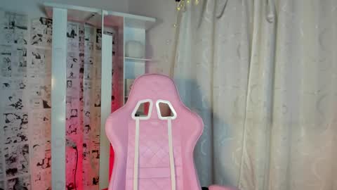 Snapshot of candy_hes chatting on 12-11-24, 02:30 Nickol online show from 12-11-24, 02:30