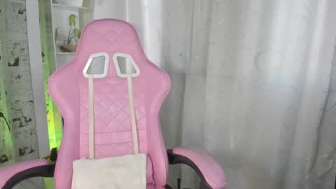 Snapshot of candy_hes chatting on 01-23-25, 10:22 Nickol online show from 01-23-25, 10:22