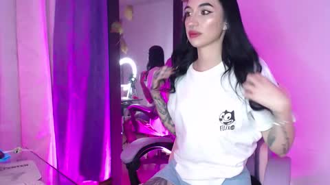 Leila  online show from 12-18-25, 04:07