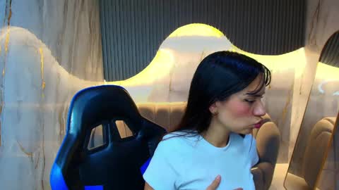 Candy  online show from 04-22-26, 03:09