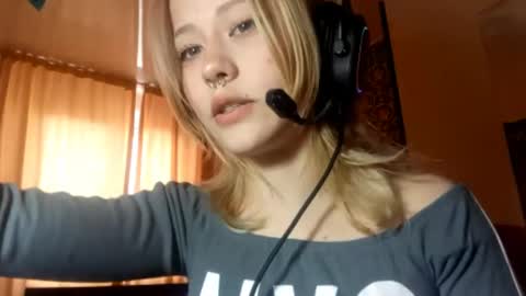 Mia online show from 04-11-26, 12:09