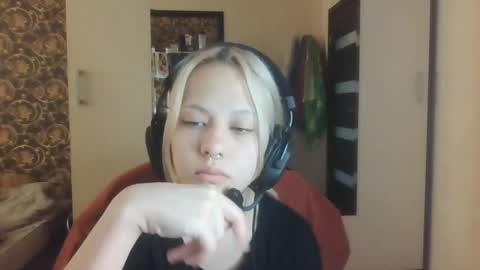 Mia online show from 04-18-26, 10:19