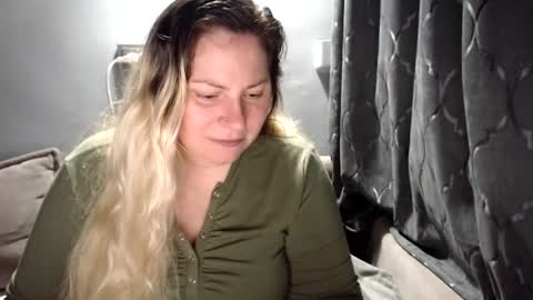 Laura online show from 03-06-26, 06:48