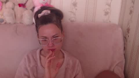 Snapshot of candylady13 chatting on 05-04-26, 07:48 say meow and send tips online show from 05-04-26, 07:48