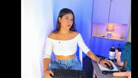  Dulce Maria  online show from 09-18-25, 08:22