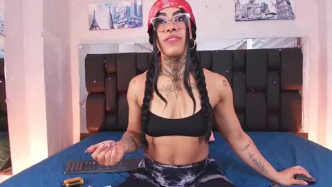 Aura  online show from 02-22-25, 11:57