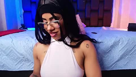 Aura  online show from 02-26-25, 03:08