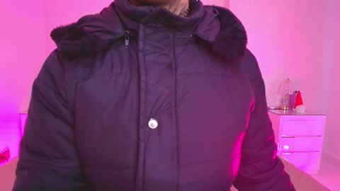 Aura  online show from 11-21-25, 11:53