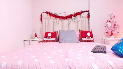 Aura  online show from 11-24-25, 11:54