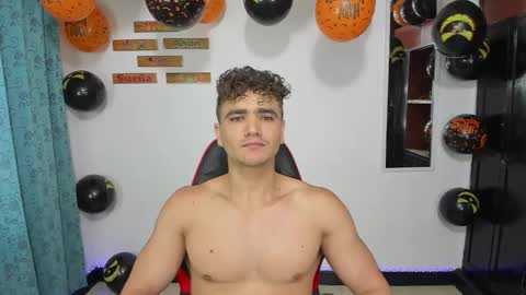 Snapshot of capitan_jones007 chatting on 10-07-25, 01:30 jones online show from 10-07-25, 01:30