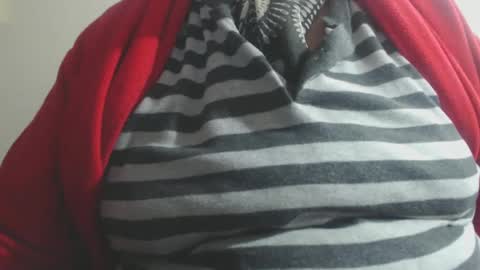 Snapshot of capitanfuturo44 chatting on 02-11-25, 02:57 Cinzia  ex regina  online show from 02-11-25, 02:57