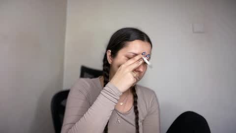 Emma online show from 04-01-26, 01:41