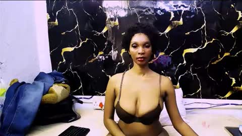 Snapshot of caramelminxx_ chatting on 06-08-26, 07:53 caramelminxx_ online show from 06-08-26, 07:53