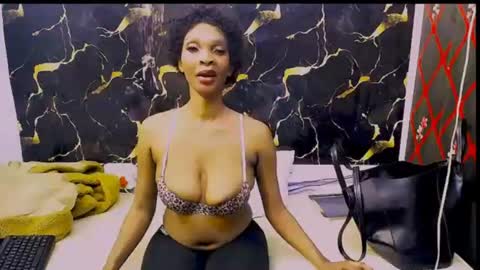 caramelminxx_ online show from 06-15-26, 08:05