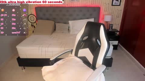 Snapshot of carla_adamss chatting on 02-20-25, 01:25 Carla online show from 02-20-25, 01:25