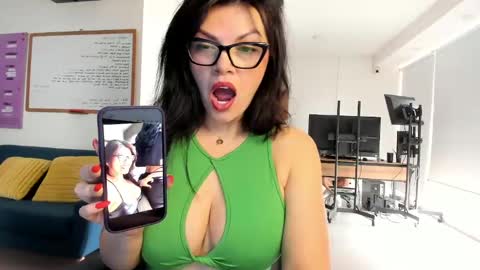 Snapshot of carlaconnortv chatting on 03-02-25, 03:59 Carla Connor online show from 03-02-25, 03:59