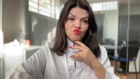Snapshot of carlaconnortv chatting on 10-14-25, 08:37 Carla Connor online show from 10-14-25, 08:37