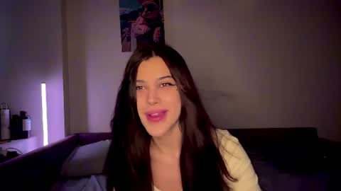 Snapshot of carlaiacovone chatting on 07-17-26, 04:34 Alina online show from 07-17-26, 04:34