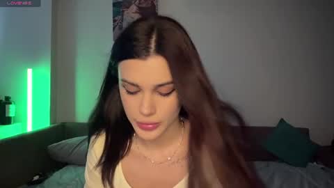 Snapshot of carlaiacovone chatting on 07-18-26, 03:16 Alina online show from 07-18-26, 03:16