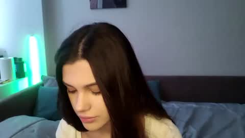 Snapshot of carlaiacovone chatting on 07-28-26, 01:21 Alina online show from 07-28-26, 01:21
