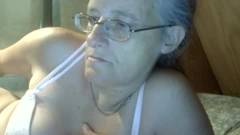 carleeswoman08 online show from 06-19-26, 02:21