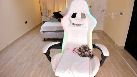 Alejandra online show from 12-14-24, 11:01