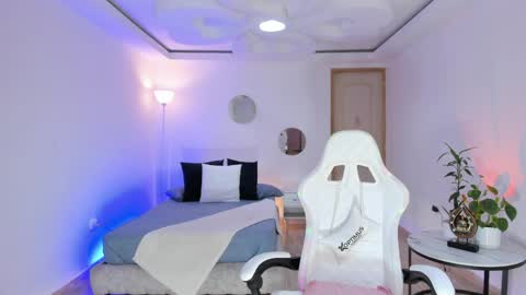 Alejandra online show from 04-28-26, 01:37
