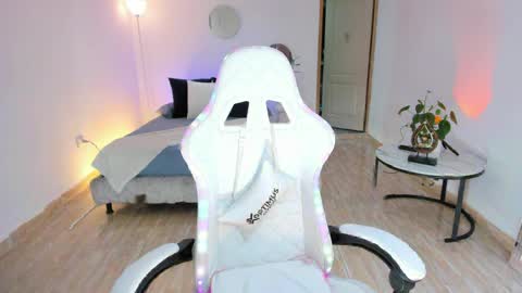 Alejandra online show from 05-05-26, 01:57