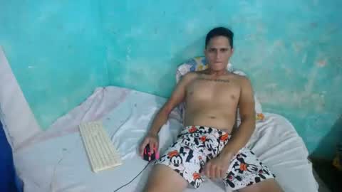 Snapshot of carlos_steven chatting on 07-10-26, 11:40 carlos_steven online show from 07-10-26, 11:40