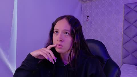 caro_adams1 online show from 11-19-25, 12:05