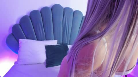 Carolain online show from 09-26-25, 01:15