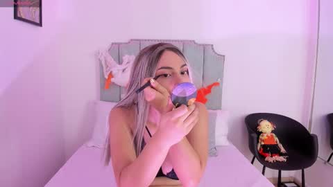 Carolain online show from 11-02-25, 04:09