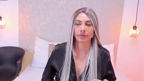 Carolain online show from 12-01-25, 01:38