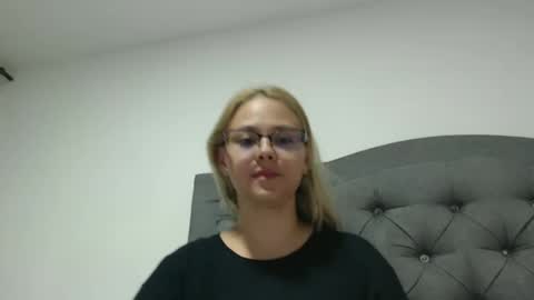 Snapshot of carolay02 chatting on 11-05-25, 02:22 carolay02 online show from 11-05-25, 02:22