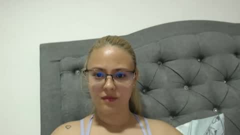 Snapshot of carolay02 chatting on 11-10-25, 01:59 carolay02 online show from 11-10-25, 01:59