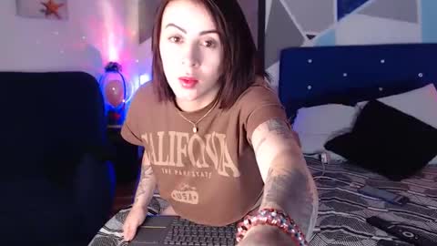 Carolin Moore online show from 12-17-25, 01:11