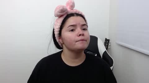 Snapshot of carolina_lee12 chatting on 11-19-25, 01:49 carolina online show from 11-19-25, 01:49